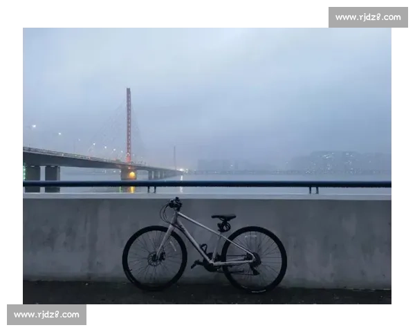 骑行转弯不减速酿事故：雨天、夜间更危险，这些案例和技巧要牢记